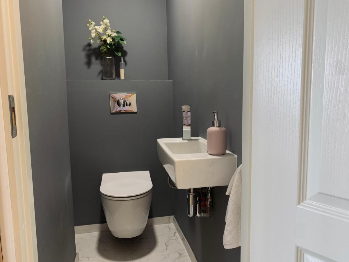 You'Ll Love This Large Apartment! Free Parking! 塔林 外观 照片