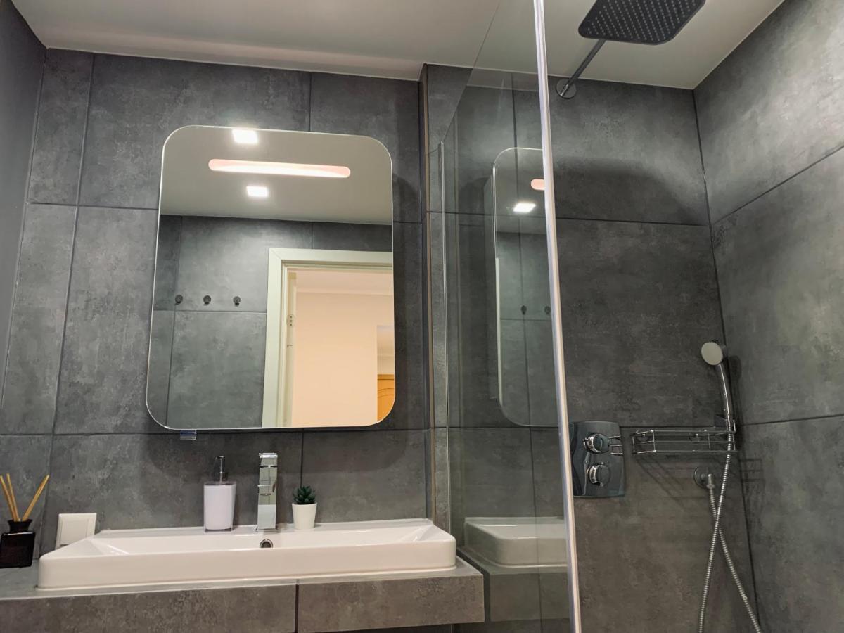 You'Ll Love This Large Apartment! Free Parking! 塔林 外观 照片